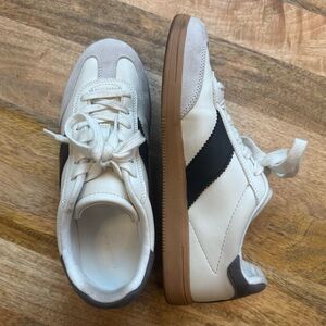 Universal Thread White and Black Sneakers